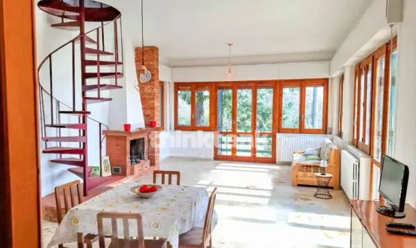 Villa via Silvio Pellico, Aci Sant'Antonio