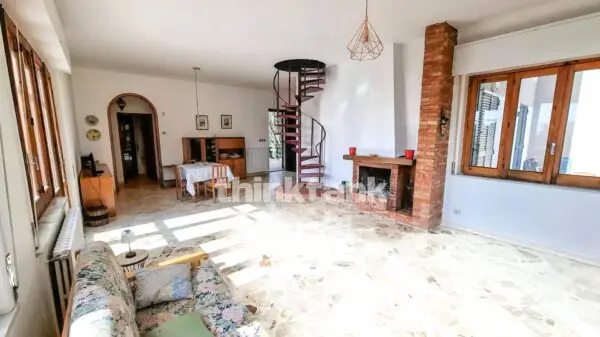 Villa via Silvio Pellico, Aci Sant'Antonio