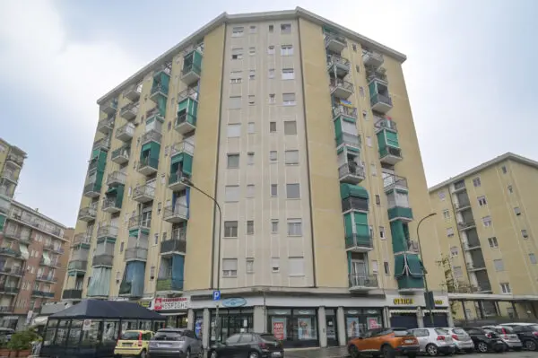 Negozio piazza Respighi 5, Torino