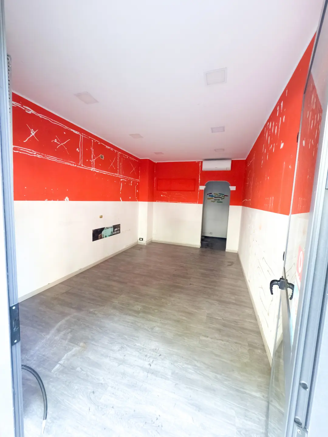 Immagine per Locale commerciale in vendita a Genova corso Sardegna 264