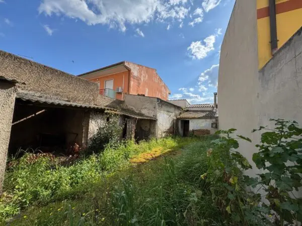 Villa Trifamiliare via Nuova, Uta