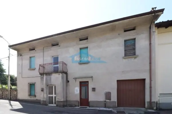 Villa Trifamiliare via Campanili, Erbusco