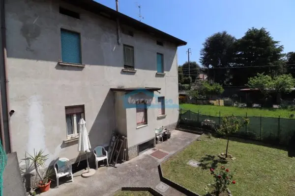 Villa Trifamiliare via Campanili, Erbusco