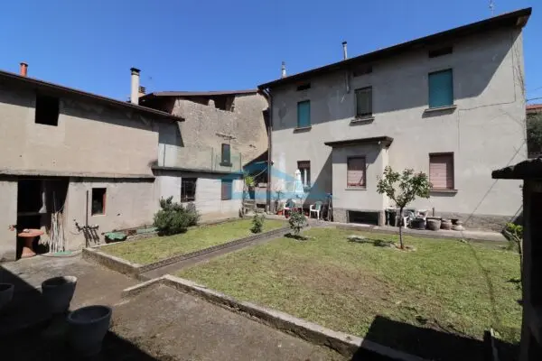 Villa Trifamiliare via Campanili, Erbusco