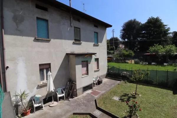 Villa Trifamiliare via Campanili, Erbusco