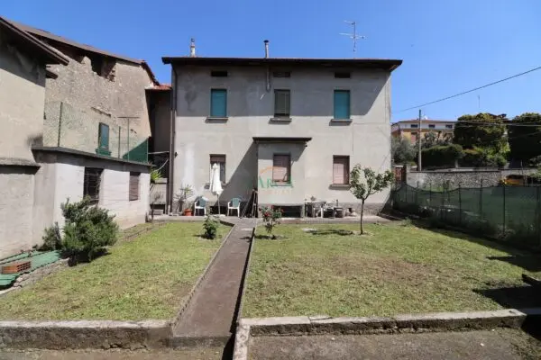 Villa Trifamiliare via Campanili, Erbusco