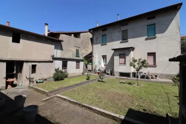 Villa Trifamiliare via Campanili, Erbusco