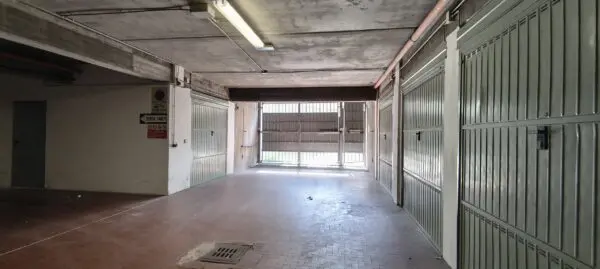 Garage via Santi Venceslao 26, Modena