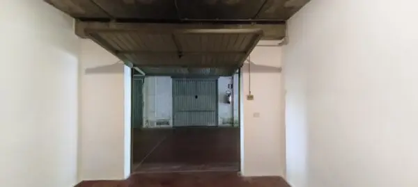 Garage via Santi Venceslao 26, Modena
