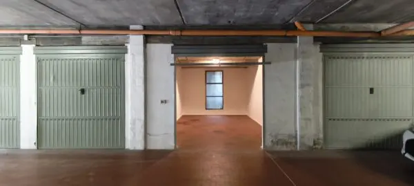 Garage via Santi Venceslao 26, Modena