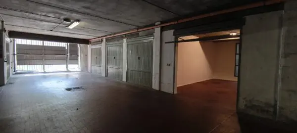 Garage via Santi Venceslao 26, Modena