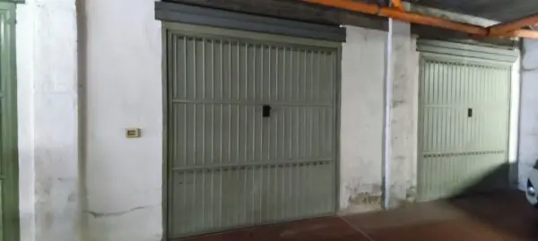 Garage via Santi Venceslao 26, Modena