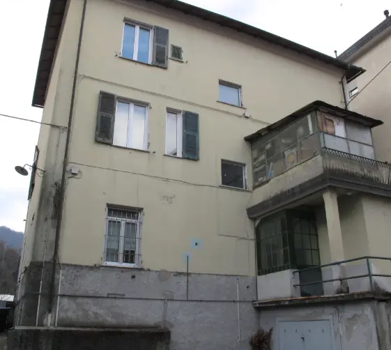 Magazzino via Fratelli Canepa 48a, Serra Riccò