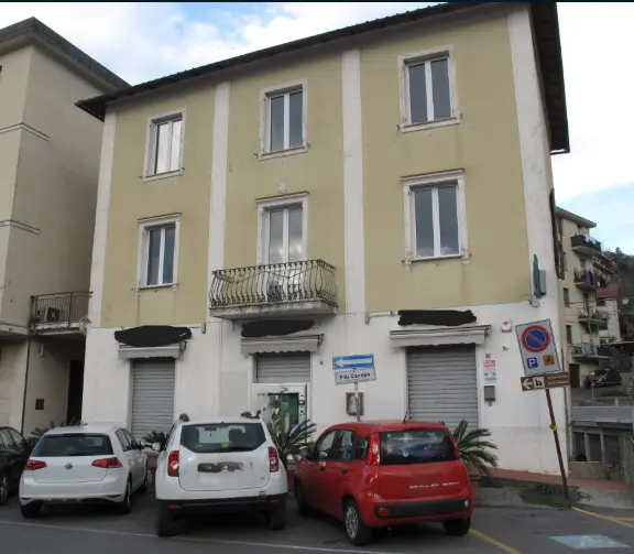 Negozio via Fratelli Canepa 48a, Serra Riccò