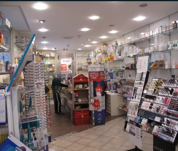 Negozio via Fratelli Canepa 48a, Serra Riccò