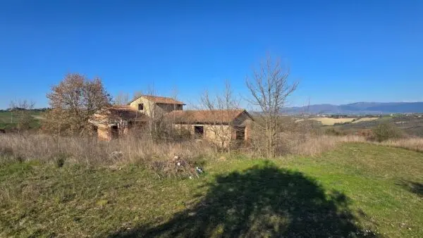 Rustico via Frazione Romazzano, Todi