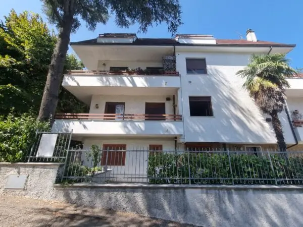 Appartamento via Lago Di Martignano 18, Pescara