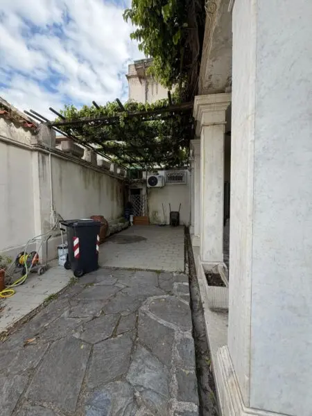 Villa via Firenze 48, Carrara
