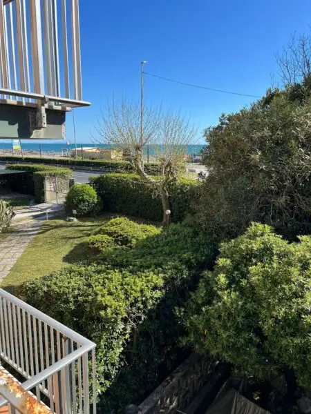 Terratetto viale Litoraneo, Sarzana
