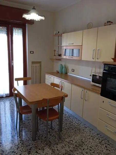 Bilocale via Cingoli 7, Ancona