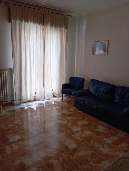 Bilocale via Cingoli 7, Ancona