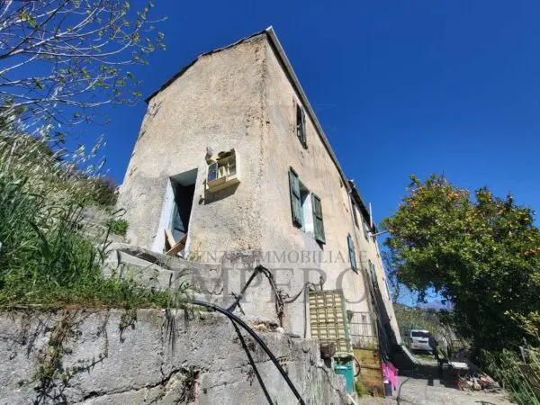 Villa via Felice Cascione, Ventimiglia