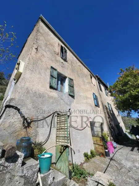 Villa via Felice Cascione, Ventimiglia