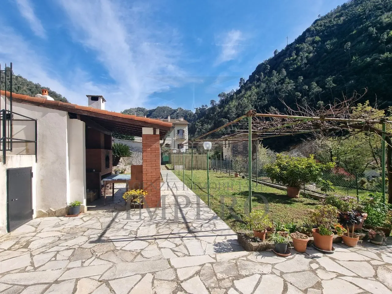 Immagine per Villa bifamiliare in vendita a Airole via Nazionale 20