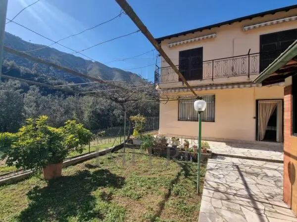 Villa Bifamiliare via Nazionale 20, Airole