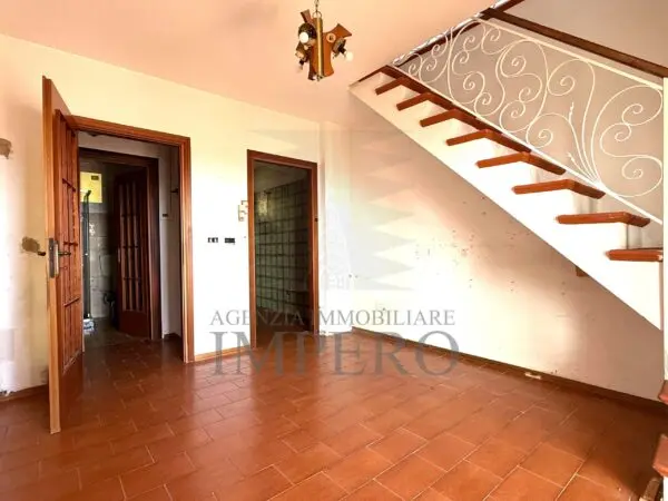 Bilocale via Collasgarba 17, Ventimiglia