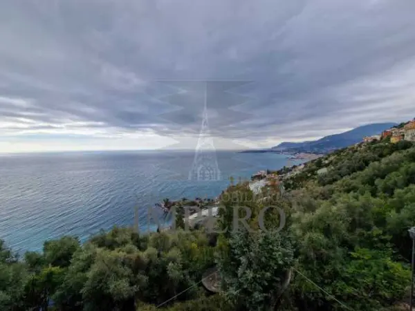 Bilocale piazza Angeli Custodi 1, Ventimiglia
