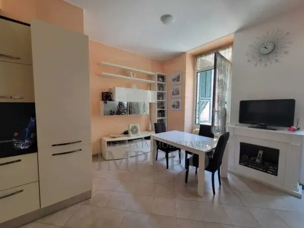 Trilocale via Metella 1, Ventimiglia