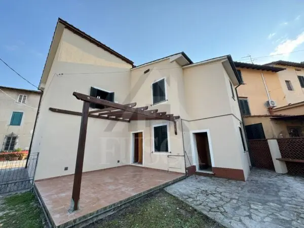 Villa via Dei Landucci, Fagnano, Lucca