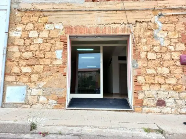 Locale Commerciale via Fadda 0, Iglesias
