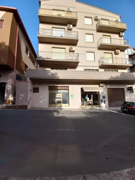 Locale Commerciale via San Leonardo 0, Iglesias