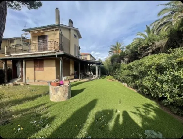 Villa Trifamiliare Santa Marinella