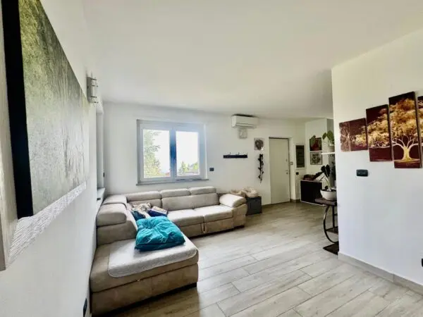 Villa via Borgo Nuovo, Givoletto