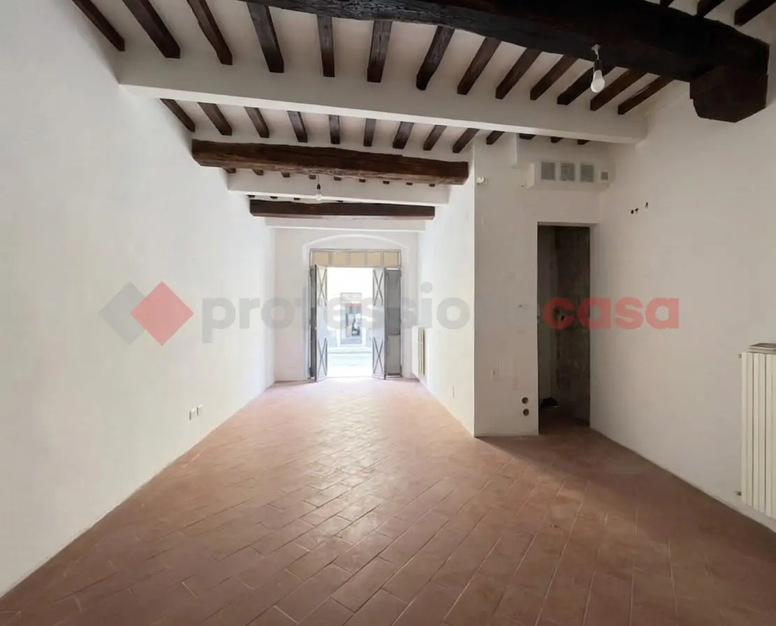 Immagine per Negozio in vendita a Arezzo via Dei Redi 19