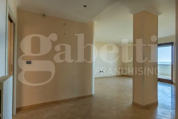 Appartamento via Scommegna, Barletta
