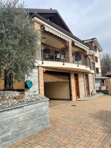 Villa via Ugo Foscolo, Trana