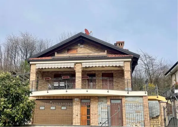Villa via Ugo Foscolo, Trana