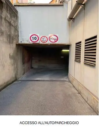 Garage via Antonio Orsolino 8, Genova