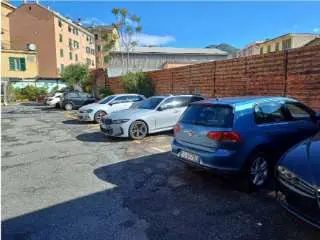 Garage via Chiaravagna 83 r, Genova