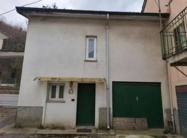 Appartamento 2, Altare
