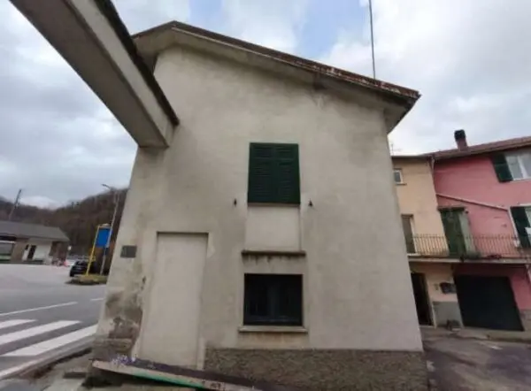 Appartamento 2, Altare