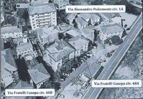 Magazzino via Fratelli Canepa 48, Serra Riccò