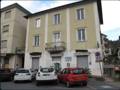 Negozio via Fratelli Canepa 48, Serra Riccò