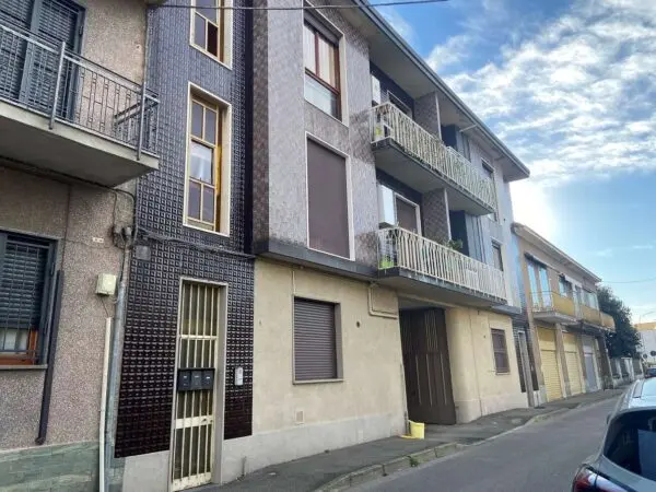 Appartamento via De Luca 15, Desio
