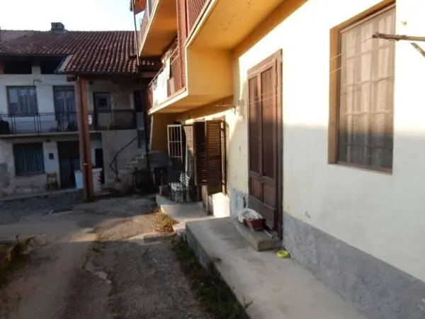 Appartamento via Principe Della Cisterna 25, Reano