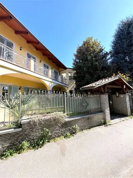 Villa via Rivoli 36, Rosta